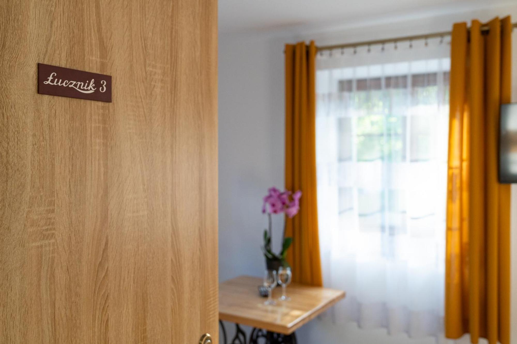 Dom Krawca - Pod Chojnikiem Lägenhet Jelenia Góra Exteriör bild
