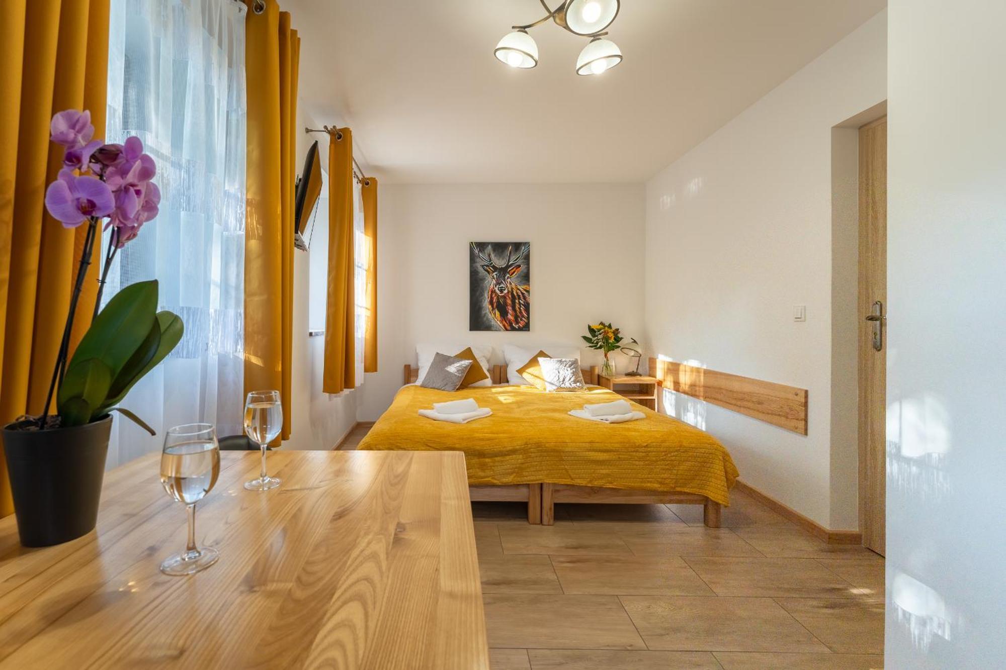 Dom Krawca - Pod Chojnikiem Lägenhet Jelenia Góra Exteriör bild