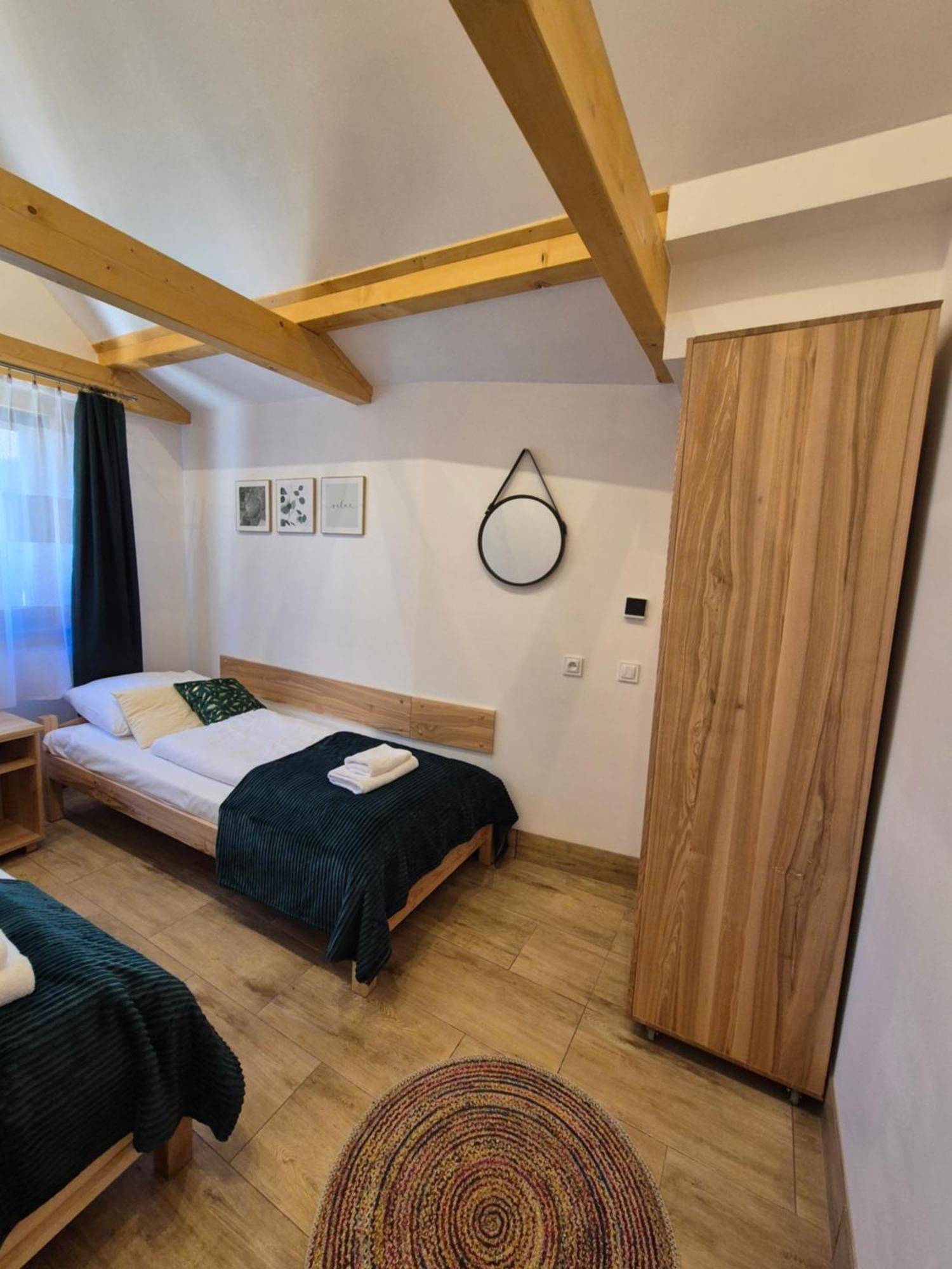 Dom Krawca - Pod Chojnikiem Lägenhet Jelenia Góra Exteriör bild